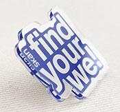 Ejemplo de pin acrílico