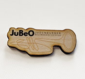 Ejemplo de pin de madera