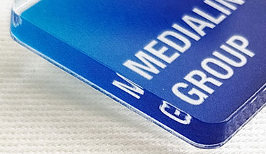 Foto detallada de pin de acrílico